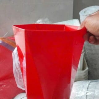 Chậu nhựa nhỏ trồng cây màu đỏ Chậu cây cảnh