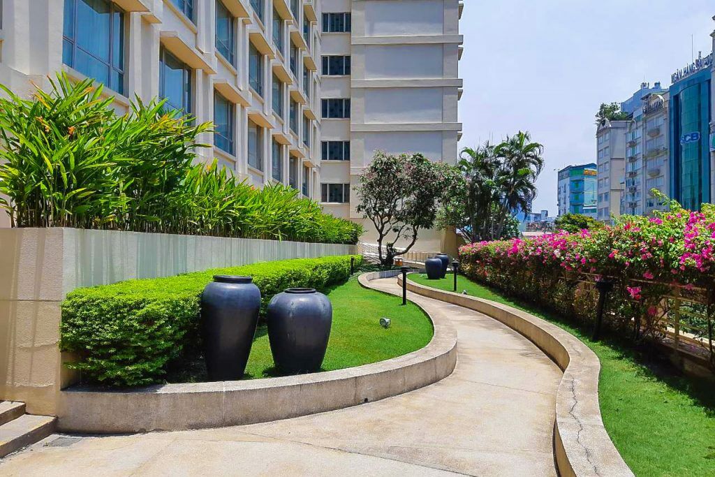 Dịch vụ chăm sóc cảnh quan cây xanh tòa nhà: Tạo không gian xanh mát, chuyên nghiệp Dịch vụ cây xanh  